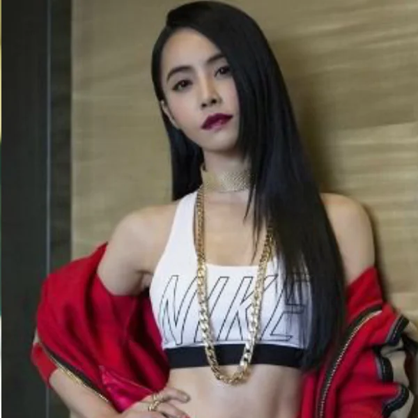 快向楊冪、Bella 和梅根王妃學！可以通勤的上下健身房裝，你得這麼穿～