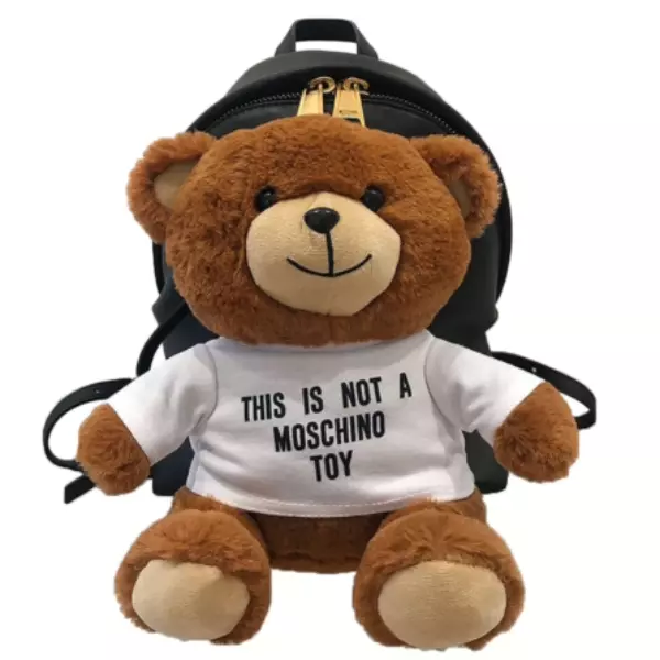 MOSCHINO 買包包送玩偶？百變熊熊可愛到這系列全包了！