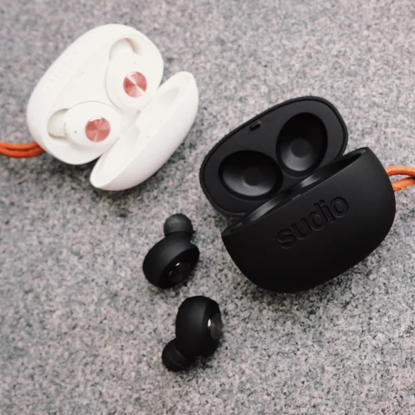戴起來就是潮！AirPods 以外的真無線耳機新選擇，而且顏色不只白色！內文還有 JUKSY 優惠折扣碼！
