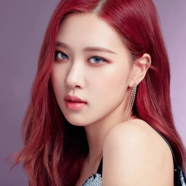 大內雙竟然也能免動刀增大 2 倍！BlackPink 成員 Rose 靠 3 招「眼妝畫法」連眼睛浮腫都改善了～