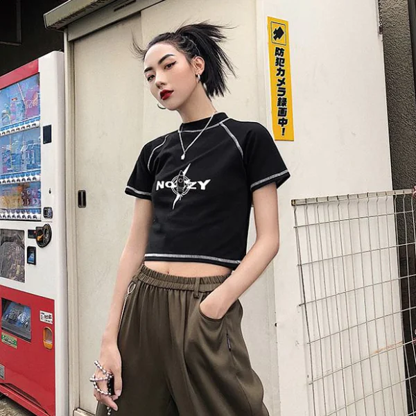夏天黑 Tee 怎麼搭？ 20 張街拍就能教會你！