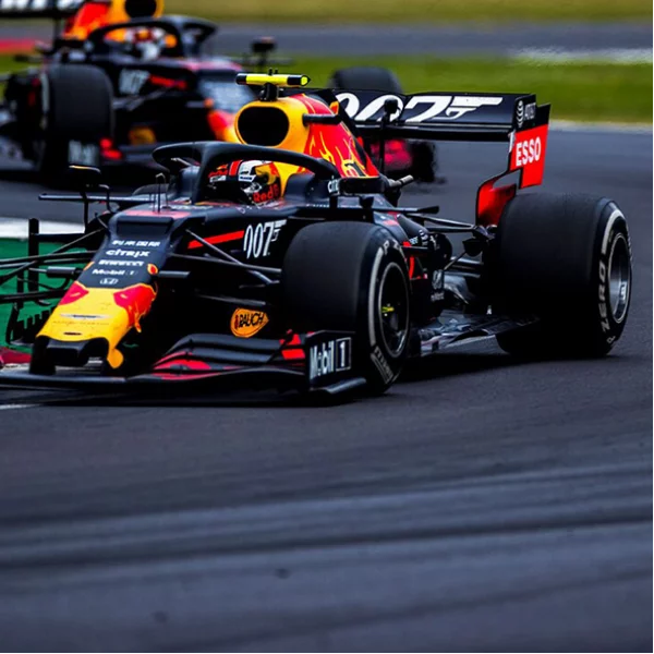 這才是真正的神隊友！Red Bull F1 紅牛車隊維修人員換 4 條輪胎僅需 1.91 秒　創下世界最快紀錄