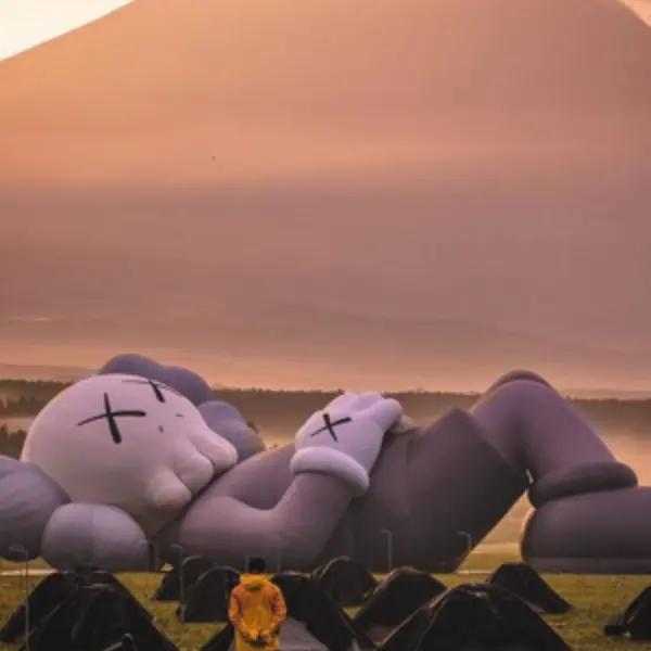 從 0 元炒到 18000！《KAWS：HOLIDAY》周邊天價漲幅曝光　又是一個荷包要崩潰的節奏
