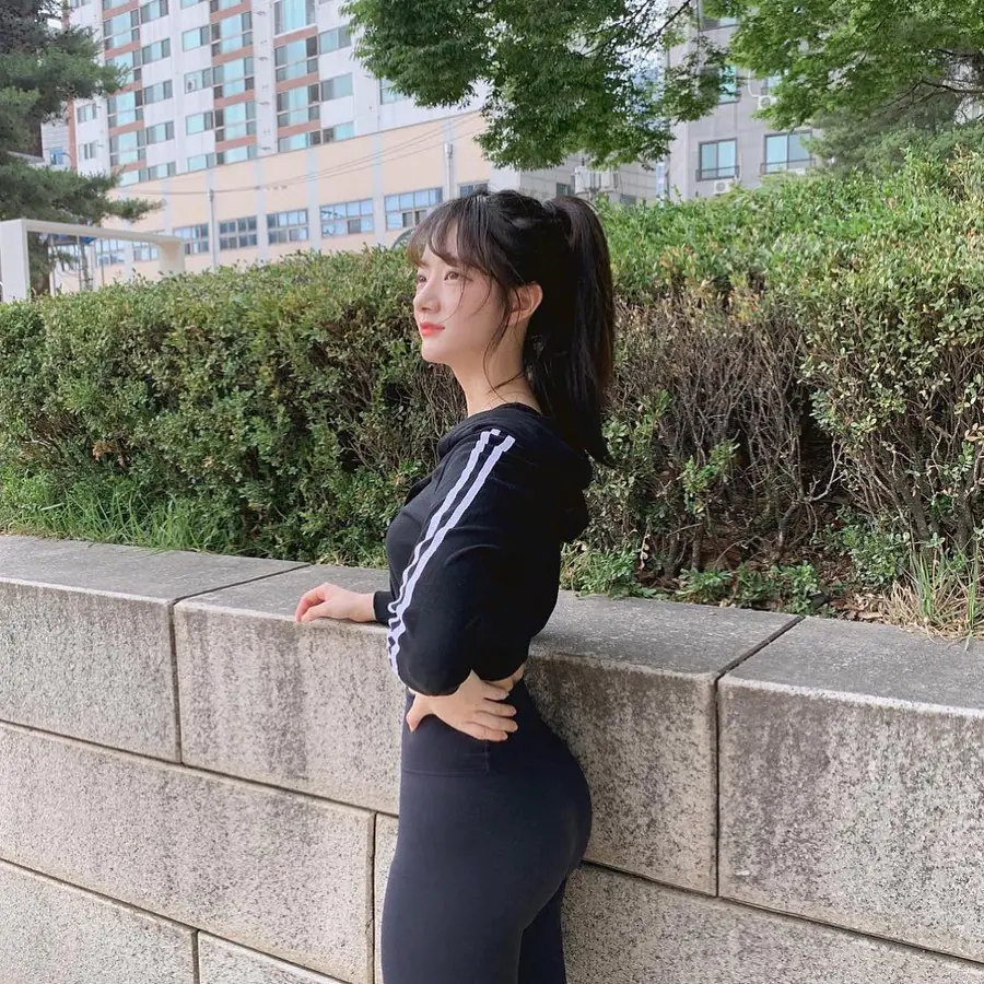 【野生抓正妹❤】有顏值還有美尻！南韓「美女糕點師」在 PTT 爆紅　網友：她的臉蛋比台南的全糖還甜...