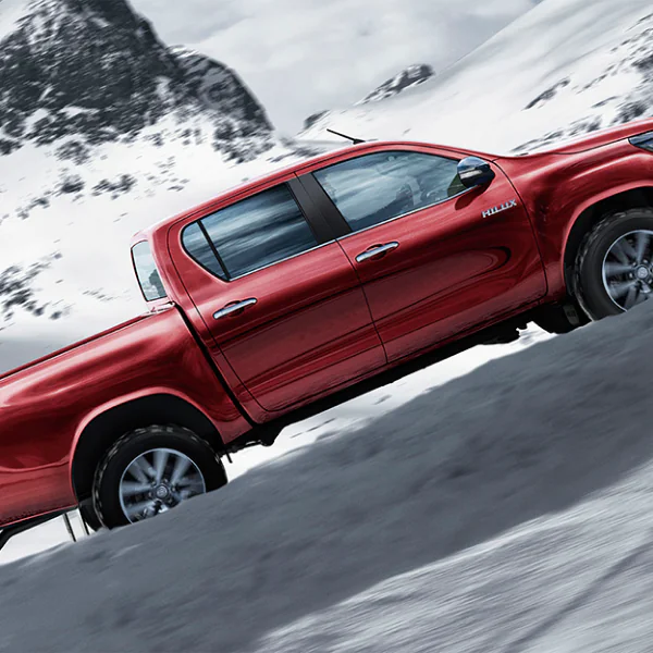 軍規等級的強悍巨獸來襲！TOYOTA HILUX 皮卡在台上市　只要 136 萬起就能開回家