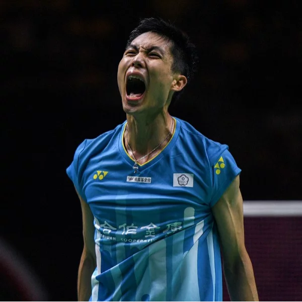 超級大心臟！周天成連續化解 4 記冠軍點逆轉奪冠　世界羽聯 BWF 轉貼影片狂讚：「太戲劇性了！」