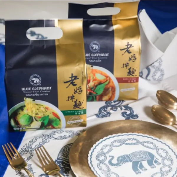 在家也能吃到米其林餐點？老媽拌麵 x 藍象餐廳 泰式聯名口味，咖哩迷不能不吃！