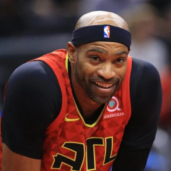 「半人半神」最終篇章！42 歲 Vince Carter 確定續留老鷹再戰一年，22 個賽季 NBA 史上第一人！