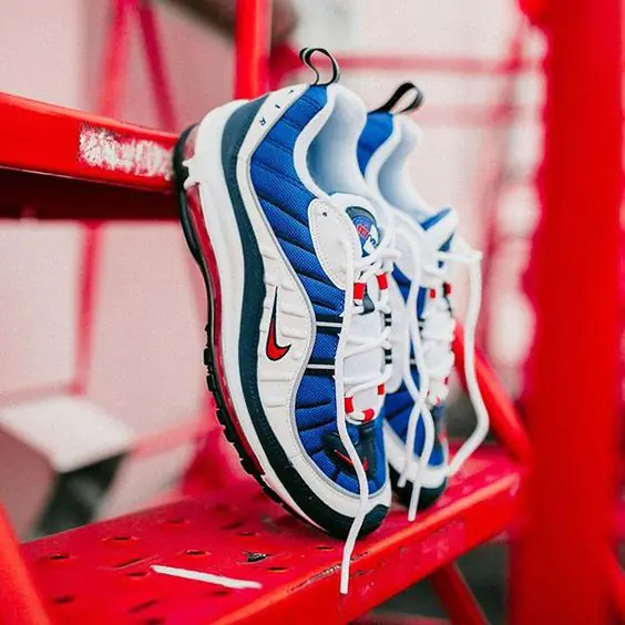 穿 Air Max 97 一直撞鞋？現在 Air Max 98 才是潛力股！這 4 雙「不退燒配色」妳的鞋櫃肯定要有！