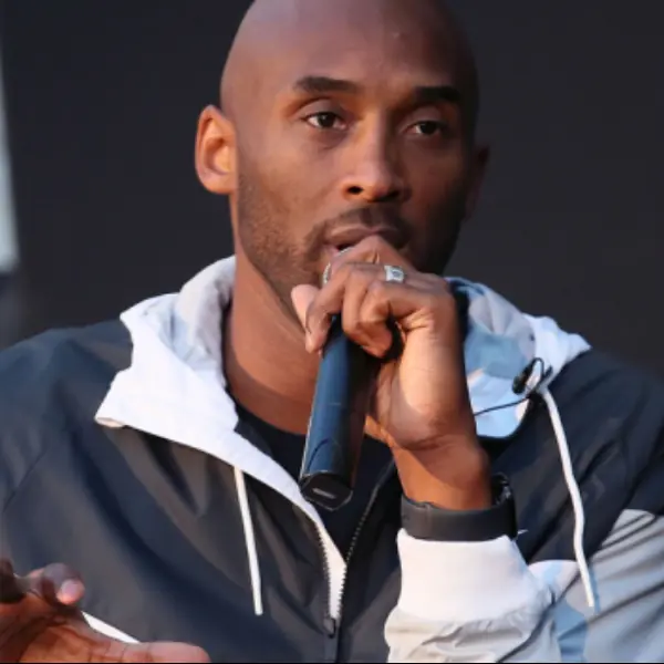 「練習運好幾顆球根本沒用！」Kobe 狂批現今籃球教練都在誤導學員：「無球跑動才是王道！」