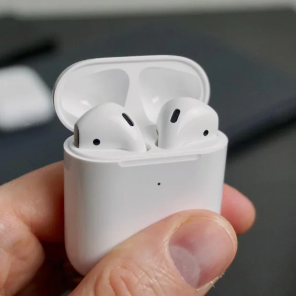 現省 1000 元！在 Costco 驚見超便宜蘋果「AirPods 2」，果迷：這個價錢在外面只能買初代...