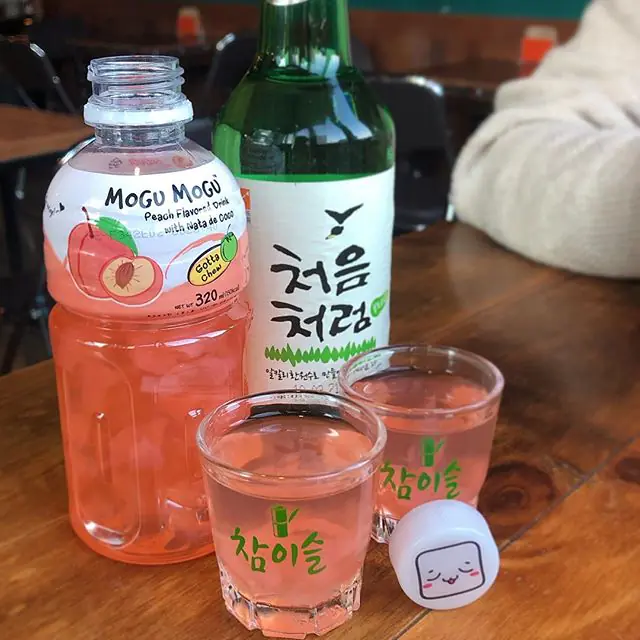 在超商就能做！這 3 種「燒酒 + 飲料」調酒超好喝！網友：巧克力牛奶也行！？？