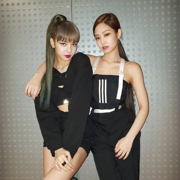 讓 Jennie、Kylie 剁手的舊衣服，是 Fuckboi 永遠不懂的無價之寶！