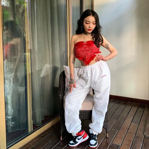 Nike 倒鉤、LV 老爹鞋⋯《有嘻哈》VAVA 不只饒舌連球鞋也帥過你！靠 3 招「球鞋穿搭」辣贏陷阱妹！