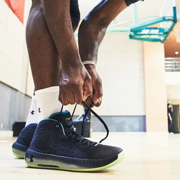 Joel Embiid 大帝全能領軍！UA 推出頂級團隊籃球鞋 HOVR Havoc 2 全方位肆虐球場！