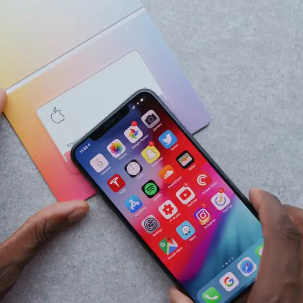 Apple Card 正式開通！ 知名 3C YouTuber 開箱點出「5 大亮點」：這真的是有史以來最有質感的信用卡！