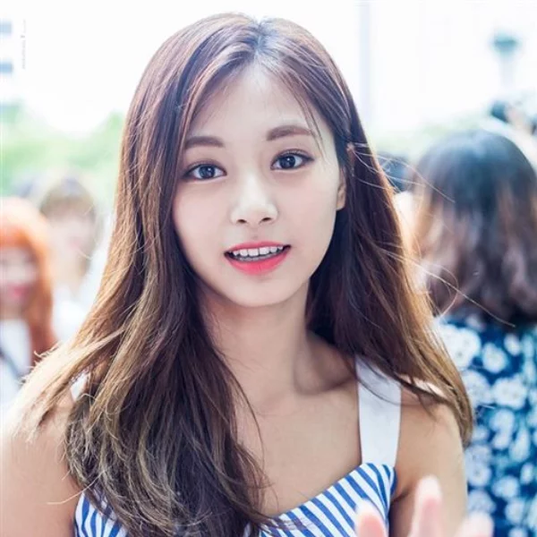 出道 4 年首度換髮型！TWICE 子瑜「剪瀏海」新造型亮相，網友驚艷：氣質變成熟了！