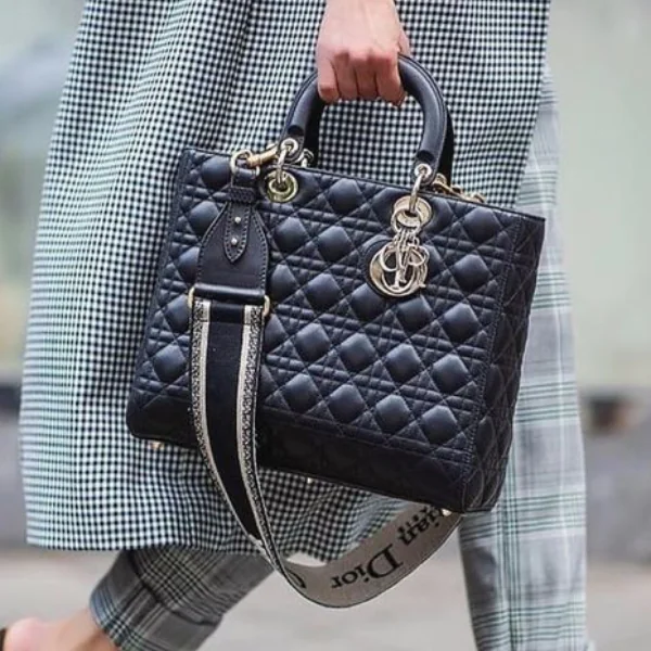 CHANEL 這款最經典？10 款各品牌「必懂精品包」不知道別說自己是老司機！
