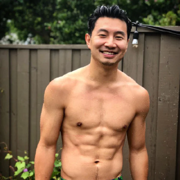 漫威選他當《上氣》男主角是「西方人對亞洲男長相的刻板印象」？劉思慕首度正面回應！