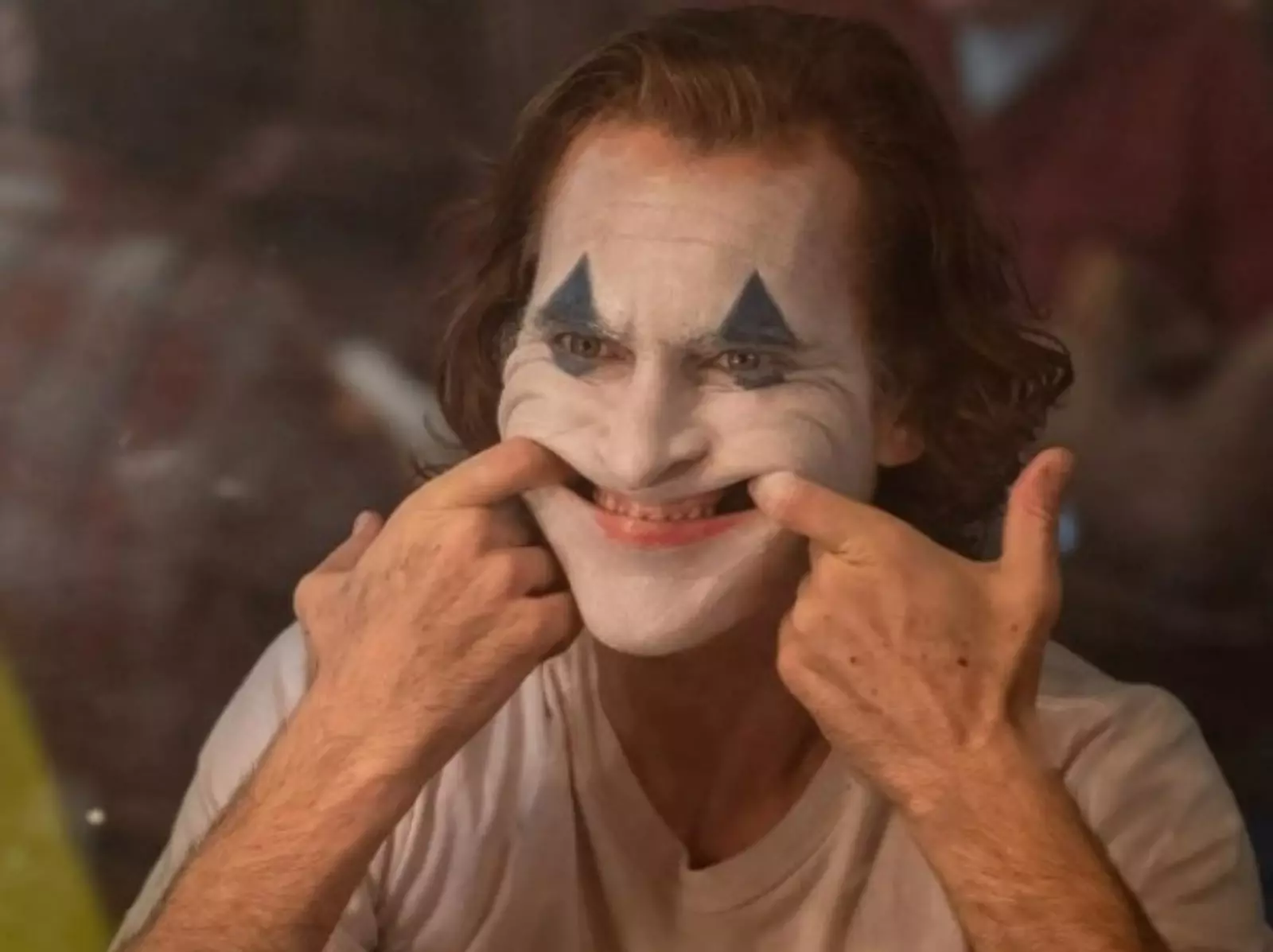 《小丑：雙重瘋狂》瓦昆菲尼克斯 Joaquin Phoenix 坦承為詮釋角色，專程研究「精神疾病式笑容」！