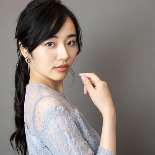 《AV 帝王》腋毛女優「黑木香」私下竟是森林系女孩？森田望智靠「這 3 招」穿出性感空靈！