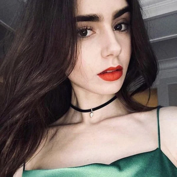 艾蜜莉在巴黎之前就注意她了！回顧莉莉柯林斯 Lily Collins 5 個「絕美瞬間」！