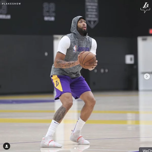 LeBron、Irving、Harden 紛紛上腳新球鞋！這 6 大球星戰靴搶先曝光，錢包又要被海洗了⋯
