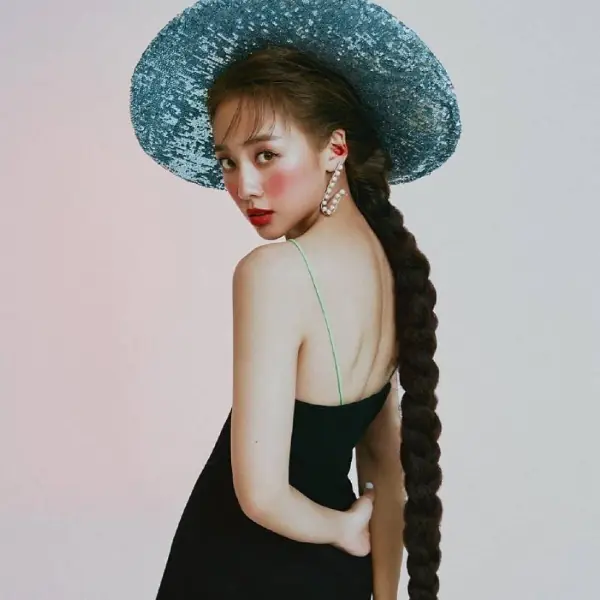 沒想到她是女鞋頭？鬼鬼靠「這 3 招」把超帥潮鞋搭出少女甜美風！網友： THE TEN 這雙我超想要⋯