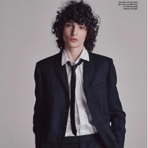 《牠：第二章》童星 Finn Wolfhard 兩年內身高飆近 180 公分，嘴砲王「瑞奇」變高挑型男！