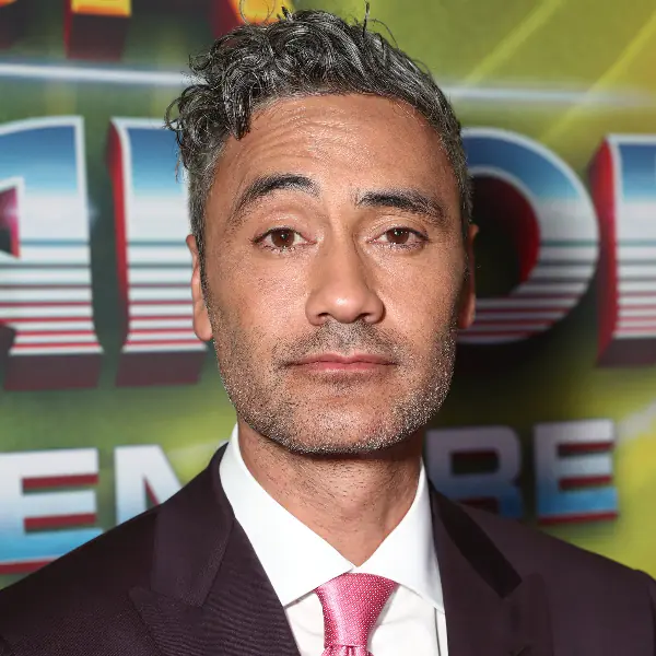DC 漫威一家親？「雷神索爾」導演 Taika Waititi 正在商談出演新版《自殺突擊隊》！