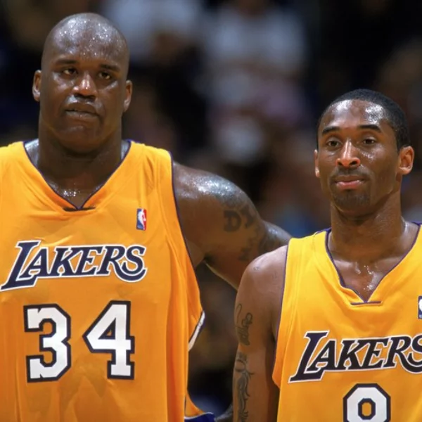 「跟我一樣拚就會有 12 冠！」Kobe 狂嗆 Shaq 當年很懶散，歐尼爾立刻回擊：「你才應該要多傳球！」