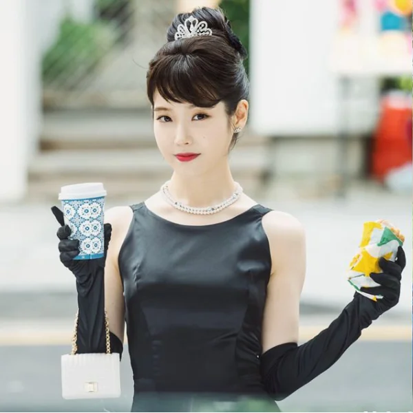 韓劇《德魯納酒店》IU 衣飾超名貴！劇中 Moschino、Gucci 等 8 件穿搭單品推介！