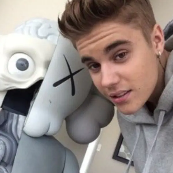 小賈真的是「潮流人生勝利組」！一窺 Justin Bieber 私密收藏，這泳池根本是潮流人夢想！