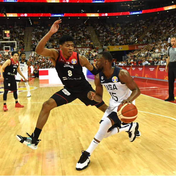 完全壓制！美國隊狂虐日本隊 53 分差點刷新紀錄，八村壘全場僅拿 4 分被 NBA 學長震撼教育！