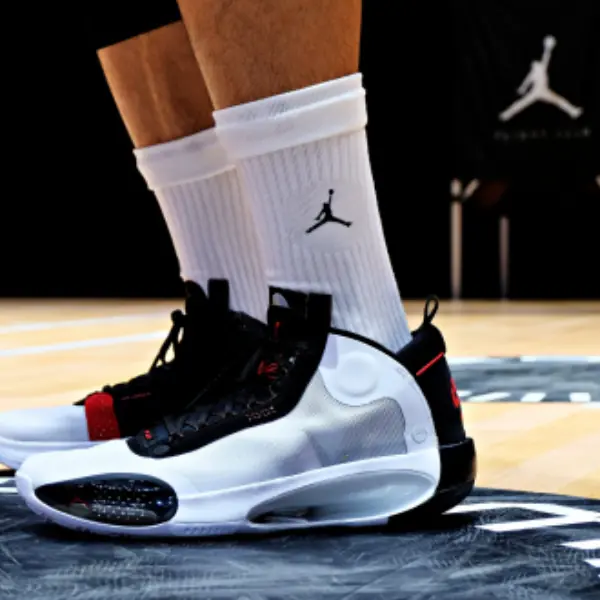 「史上最輕的喬丹正代」有何料？編輯搶先上腳告訴你！原來 Air Jordan 34 有這麼貼心的設計！