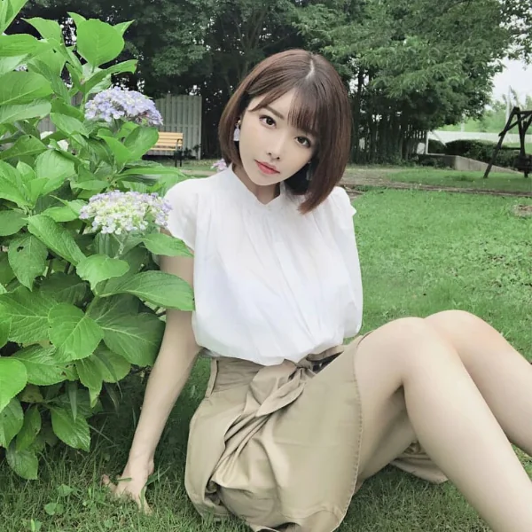 大奶穿衣服容易顯胖？E 罩杯 AV 女優深田詠美實在不服氣！教妳這樣穿最顯瘦！
