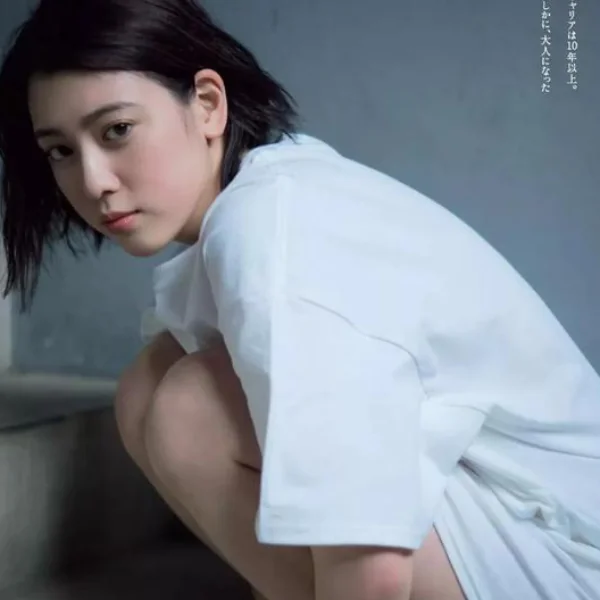 只出現在 MV 5 秒看不夠？更多三吉彩花的「可口蜜腿」整理給你！靠 2 個「睡前運動」就能達成！