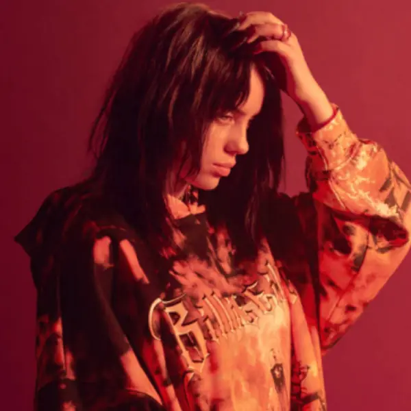 說她穿搭很醜，卻跟著她穿？！Billie Eilish「怪奇少女」聯名，比「小雞雞球鞋」還要值得關注！