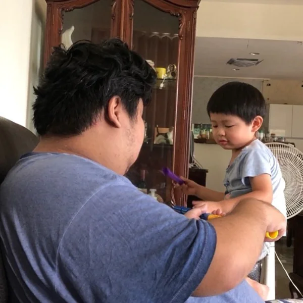 PTT 問卦「統神轉型曬兒 Youtuber 有搞頭？」網炸樓狂酸：一個月後兒子就被社工帶走