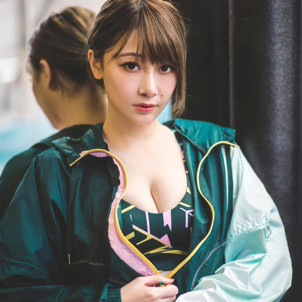 性感直逼「明日花綺羅」！超兇網紅「真實身材」曝光　腹部「一坨肉炸出」網嚇壞！