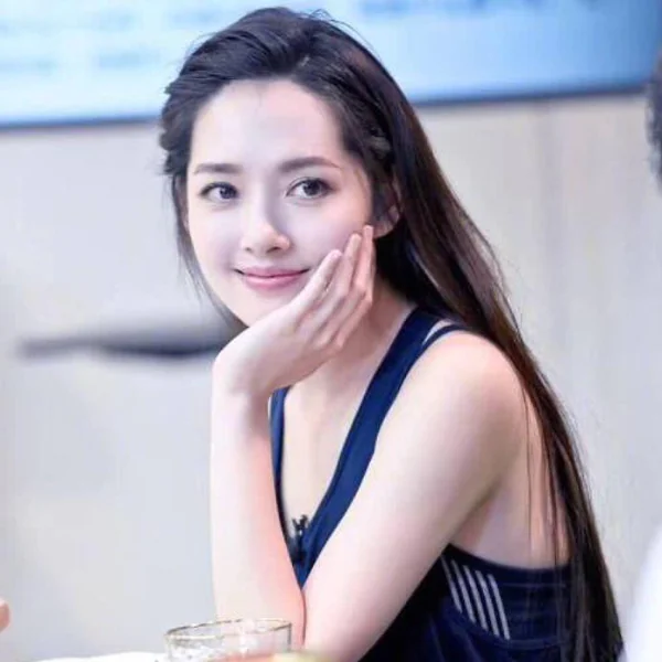 南湘都不會老？郭碧婷超甜蜜婚照流出，35 歲還能仙成這樣只因她「夠懂喝」？