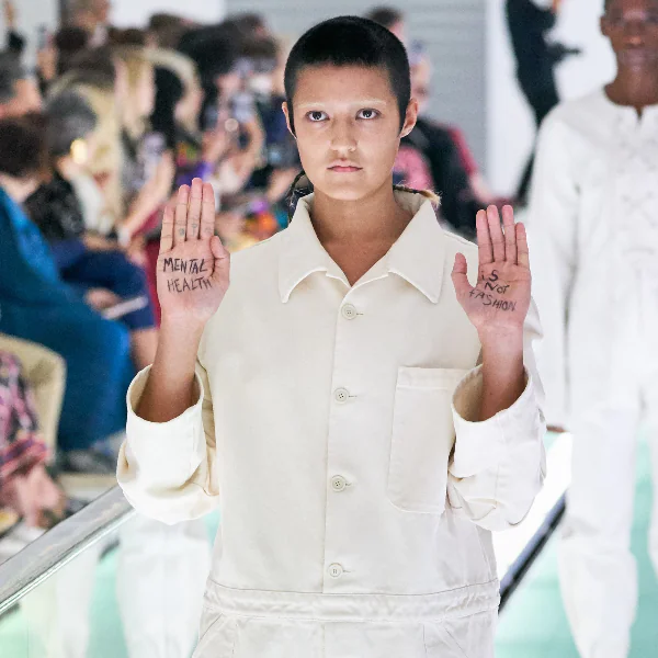 果然是年輕人最喜歡的精品！你有看出 Gucci 2020 大秀瘋癲背後暗藏的「精彩彩蛋」嗎？