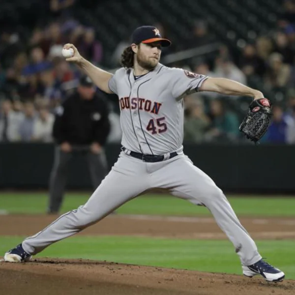 太殘忍了！太空人強投 Gerrit Cole「內角滑球」位移超噁心，打者揮棒落空還 360 度慘摔糗翻天！