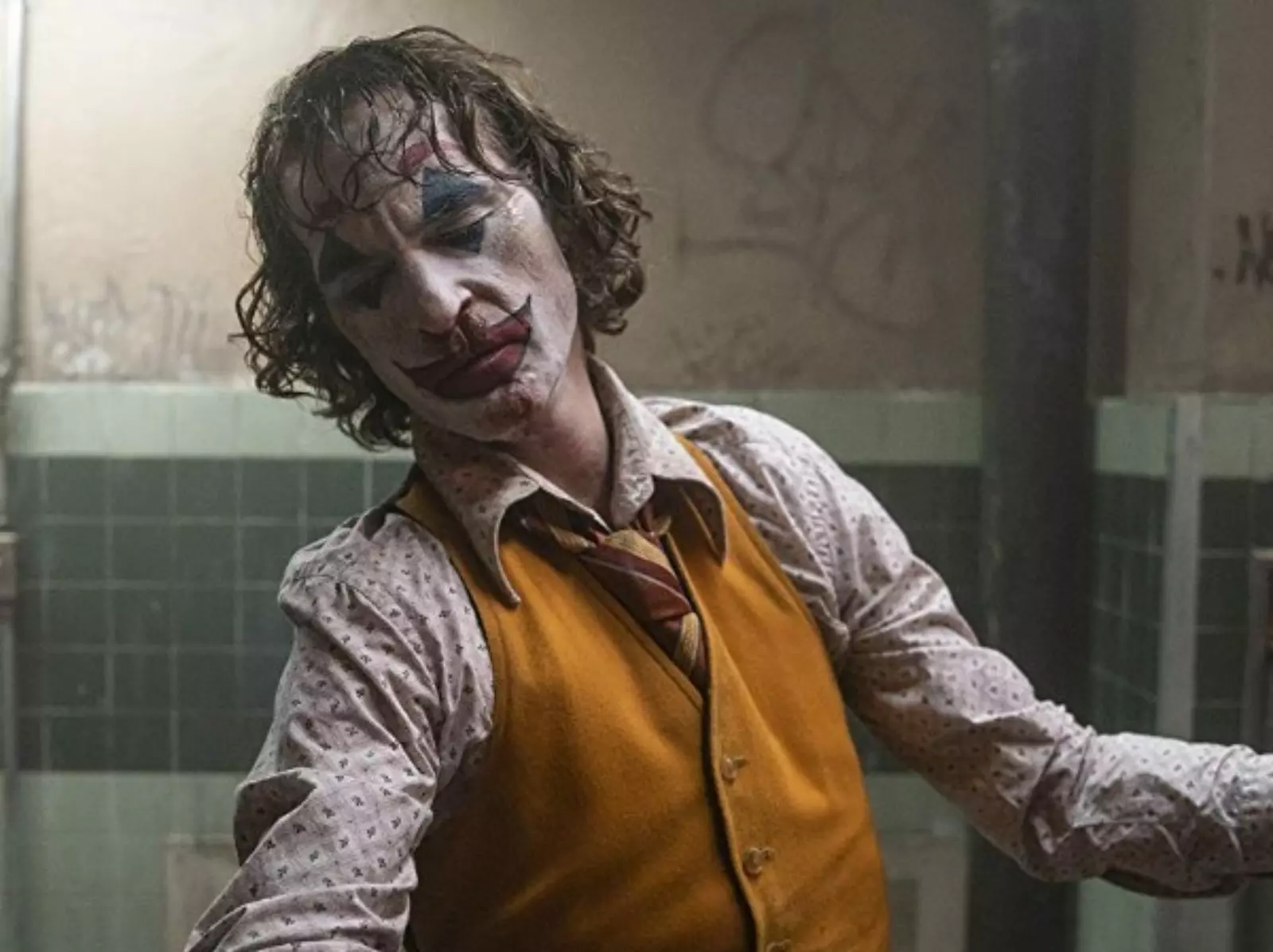 《小丑：雙重瘋狂》將上映！瓦昆菲尼克斯 Joaquin Phoenix 曾演到入魔，日記內容曝光「超黑暗」！