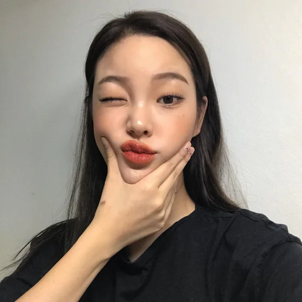 你也是大臉麵龜女孩嗎？超神奇 3 款「秒變 V 臉」髮型推薦，免動刀就能一秒削骨？