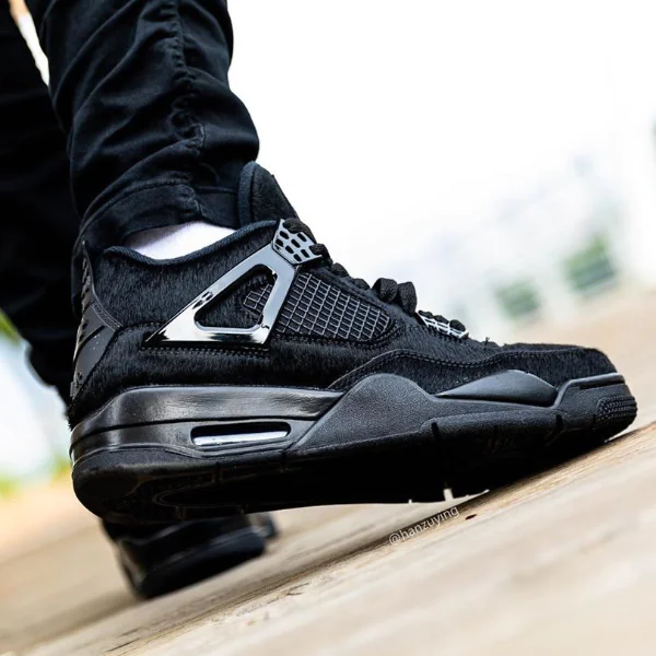 你也患有「黑鞋中毒症」？！沒關係，這邊幫你整理 Supreme、Air Jordan 4 處方籤等你服用！
