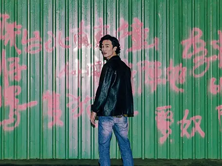 「這樣太危險～」一聽到前奏就集體高潮！盤點 KTV 必點「台饒金曲 Top.10」哪一首是你的派對春藥？