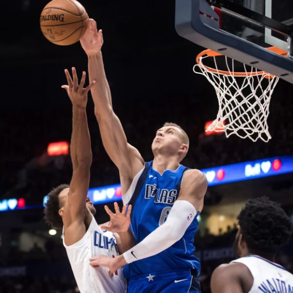5 秒內連擋對手 3 波進攻！Porzingis 出賽 22 分鐘輕鬆拿 18+13，幫助獨行俠大勝快艇 15 分！