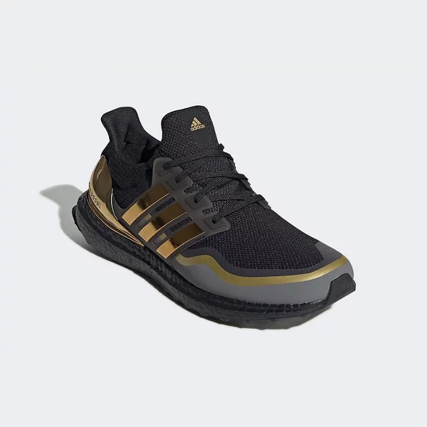 帥到無法直視！adidas UltraBOOST 全新配色「Medal Pack」注入低調黑金