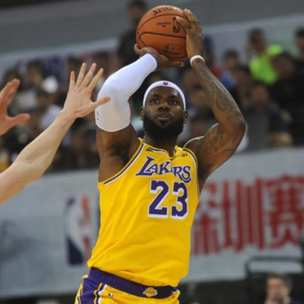 剛好 1100 分，詹皇新賽季將超越 KOBE！即將迎接歷史第三